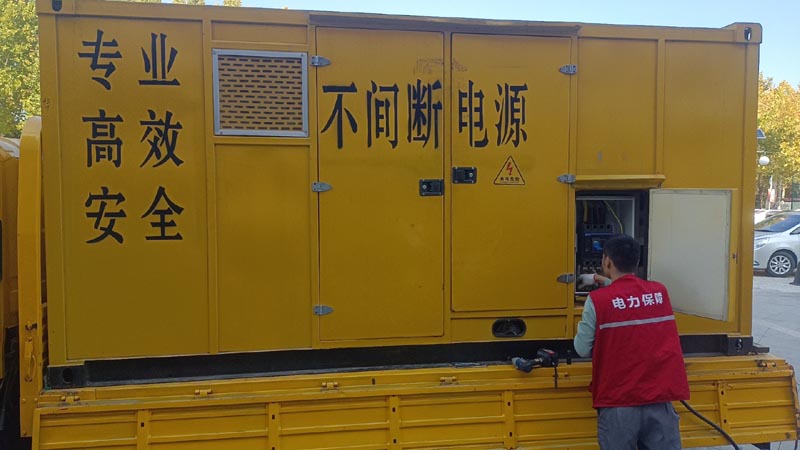 易县柴油发电机组和UPS电源配合使用时，如何避免切换过程中的电力中断？